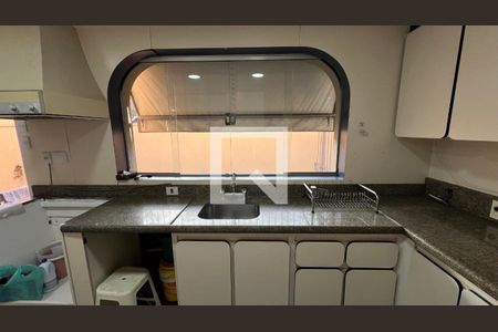 Casa à venda com 929m², 4 quartos e 4 vagas Casa à venda com 929m², 4 quartos e 4 vagasCozinha