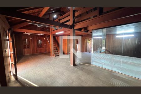 Casa à venda com 929m², 4 quartos e 4 vagas Casa à venda com 929m², 4 quartos e 4 vagasSótão