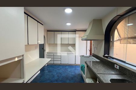 Casa à venda com 929m², 4 quartos e 4 vagas Casa à venda com 929m², 4 quartos e 4 vagasCozinha