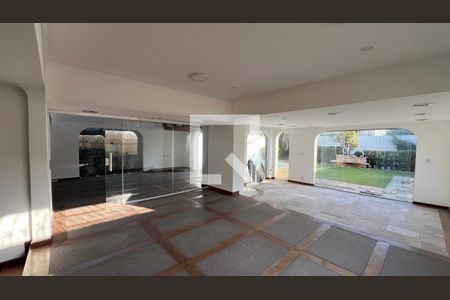 Casa à venda com 929m², 4 quartos e 4 vagas Casa à venda com 929m², 4 quartos e 4 vagasSala