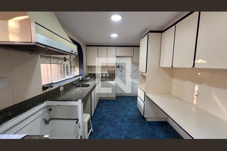 Casa à venda com 929m², 4 quartos e 4 vagas Casa à venda com 929m², 4 quartos e 4 vagasCozinha