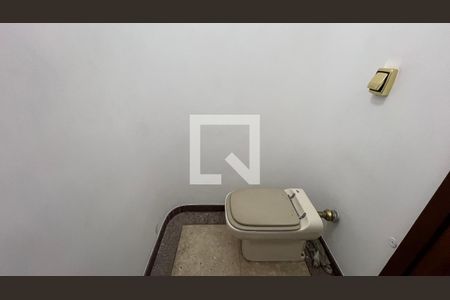 Casa à venda com 929m², 4 quartos e 4 vagas Casa à venda com 929m², 4 quartos e 4 vagasLavabo