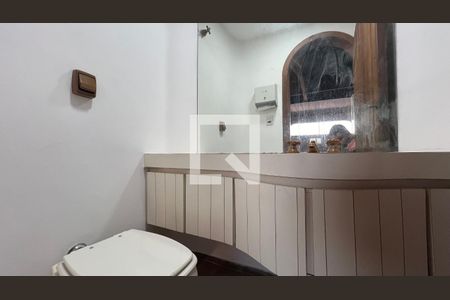 Casa à venda com 929m², 4 quartos e 4 vagas Casa à venda com 929m², 4 quartos e 4 vagasLavabo do sótão