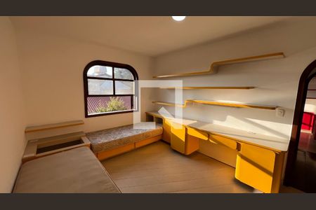 Casa à venda com 929m², 4 quartos e 4 vagas Casa à venda com 929m², 4 quartos e 4 vagasQuarto 1