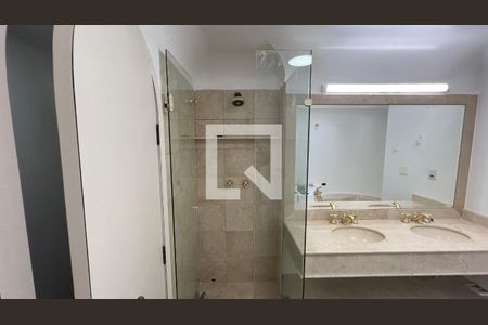 Casa à venda com 929m², 4 quartos e 4 vagas Casa à venda com 929m², 4 quartos e 4 vagasBanheiro da Suíte 1