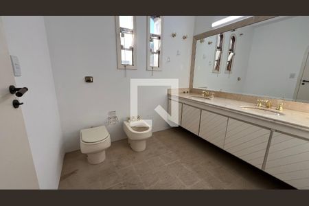 Casa à venda com 929m², 4 quartos e 4 vagas Casa à venda com 929m², 4 quartos e 4 vagasBanheiro da Suíte 2