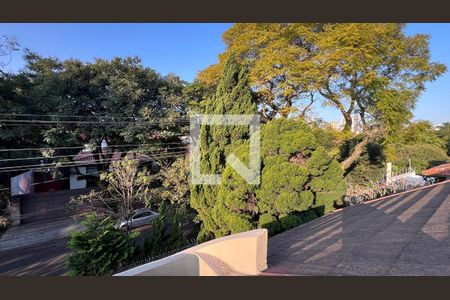 Casa à venda com 929m², 4 quartos e 4 vagas Casa à venda com 929m², 4 quartos e 4 vagasSacada