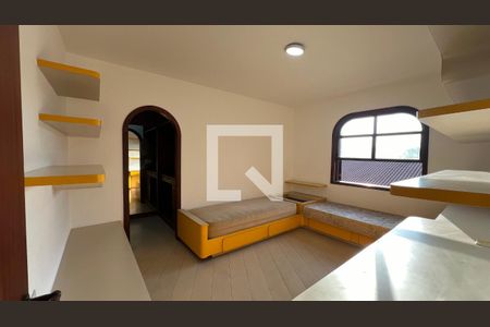 Casa à venda com 929m², 4 quartos e 4 vagas Casa à venda com 929m², 4 quartos e 4 vagasQuarto 1