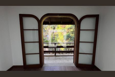 Casa à venda com 929m², 4 quartos e 4 vagas Casa à venda com 929m², 4 quartos e 4 vagasSacada da suite