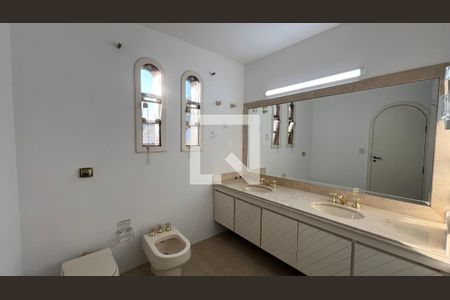 Casa à venda com 929m², 4 quartos e 4 vagas Casa à venda com 929m², 4 quartos e 4 vagasBanheiro da Suíte 2