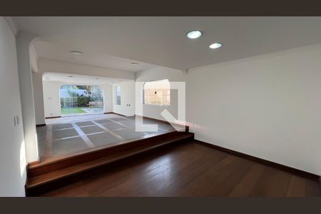 Casa à venda com 929m², 4 quartos e 4 vagas Casa à venda com 929m², 4 quartos e 4 vagasSala