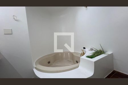 Casa à venda com 929m², 4 quartos e 4 vagas Casa à venda com 929m², 4 quartos e 4 vagasBanheiro da Suíte 1