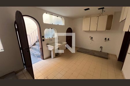 Casa à venda com 929m², 4 quartos e 4 vagas Casa à venda com 929m², 4 quartos e 4 vagasLavanderia