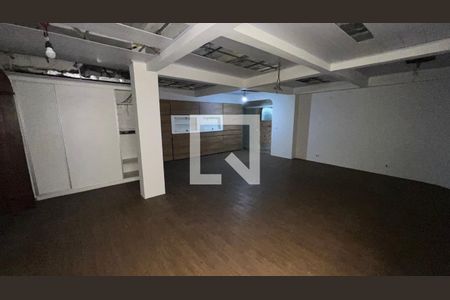 Casa à venda com 929m², 4 quartos e 4 vagas Casa à venda com 929m², 4 quartos e 4 vagasSalão de festa