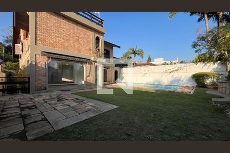 Casa à venda com 929m², 4 quartos e 4 vagas Casa à venda com 929m², 4 quartos e 4 vagasQuintal