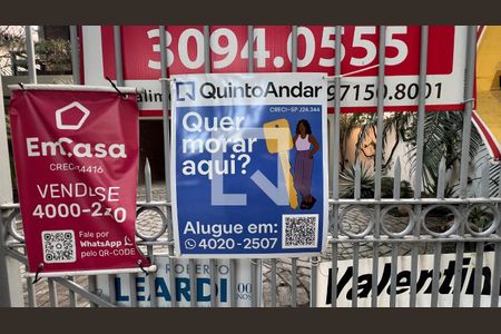 Casa à venda com 929m², 4 quartos e 4 vagas Casa à venda com 929m², 4 quartos e 4 vagasPlaca