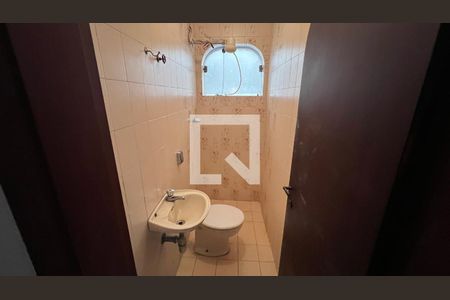 Casa à venda com 929m², 4 quartos e 4 vagas Casa à venda com 929m², 4 quartos e 4 vagasBanheiro de serviço