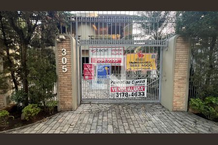 Casa à venda com 929m², 4 quartos e 4 vagas Casa à venda com 929m², 4 quartos e 4 vagasPlaca