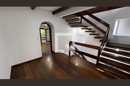 Casa à venda com 929m², 4 quartos e 4 vagas Casa à venda com 929m², 4 quartos e 4 vagasLiving