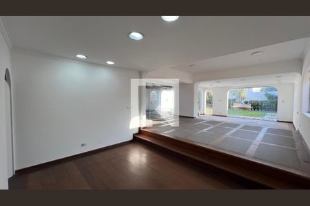 Casa à venda com 929m², 4 quartos e 4 vagas Casa à venda com 929m², 4 quartos e 4 vagasSala