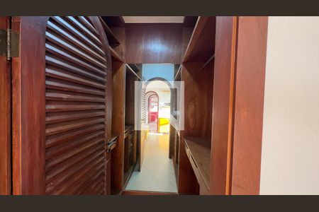 Casa à venda com 929m², 4 quartos e 4 vagas Casa à venda com 929m², 4 quartos e 4 vagasCloset do quarto 1