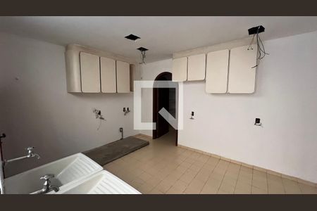 Casa à venda com 929m², 4 quartos e 4 vagas Casa à venda com 929m², 4 quartos e 4 vagasLavanderia