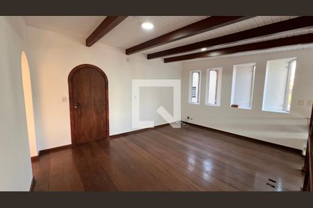 Casa à venda com 929m², 4 quartos e 4 vagas Casa à venda com 929m², 4 quartos e 4 vagasSala privativa