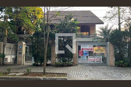 Casa à venda com 929m², 4 quartos e 4 vagas Casa à venda com 929m², 4 quartos e 4 vagasFachada