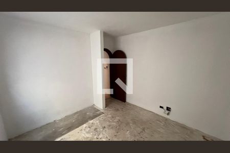 Casa à venda com 929m², 4 quartos e 4 vagas Casa à venda com 929m², 4 quartos e 4 vagasQuarto de Serviço