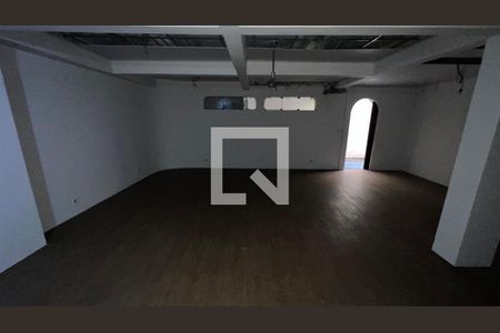 Casa à venda com 929m², 4 quartos e 4 vagas Casa à venda com 929m², 4 quartos e 4 vagasSalão de Festas