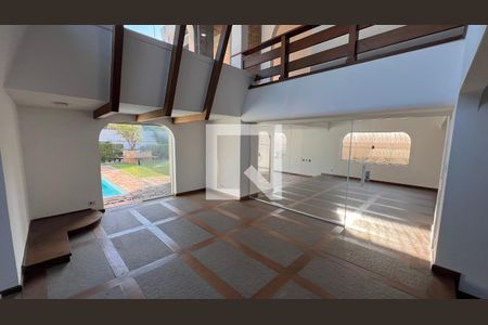 Casa à venda com 929m², 4 quartos e 4 vagas Casa à venda com 929m², 4 quartos e 4 vagasSala