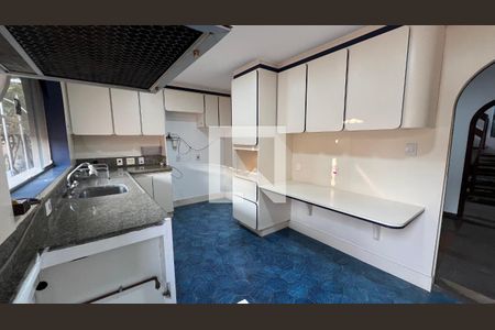 Casa à venda com 929m², 4 quartos e 4 vagas Casa à venda com 929m², 4 quartos e 4 vagasCozinha