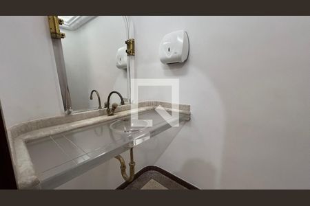 Casa à venda com 929m², 4 quartos e 4 vagas Casa à venda com 929m², 4 quartos e 4 vagasLavabo