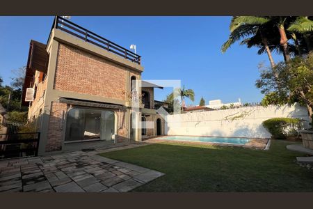 Casa à venda com 929m², 4 quartos e 4 vagas Casa à venda com 929m², 4 quartos e 4 vagasQuintal