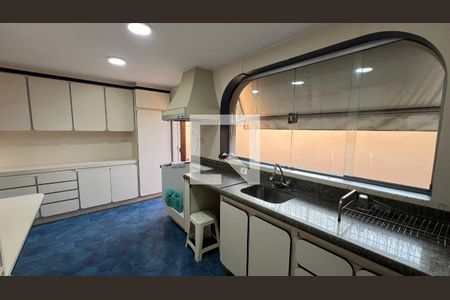 Casa à venda com 929m², 4 quartos e 4 vagas Casa à venda com 929m², 4 quartos e 4 vagasCozinha