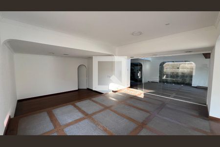 Casa à venda com 929m², 4 quartos e 4 vagas Casa à venda com 929m², 4 quartos e 4 vagasSala