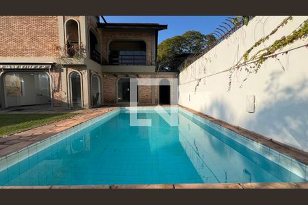 Casa à venda com 929m², 4 quartos e 4 vagas Casa à venda com 929m², 4 quartos e 4 vagasPiscina