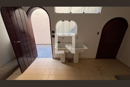 Casa à venda com 929m², 4 quartos e 4 vagas Casa à venda com 929m², 4 quartos e 4 vagasLavanderia