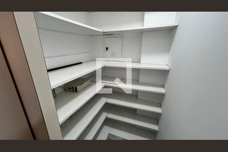 Casa à venda com 929m², 4 quartos e 4 vagas Casa à venda com 929m², 4 quartos e 4 vagasDispensa