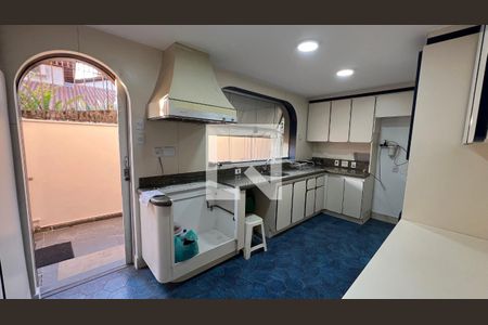 Casa à venda com 929m², 4 quartos e 4 vagas Casa à venda com 929m², 4 quartos e 4 vagasCozinha