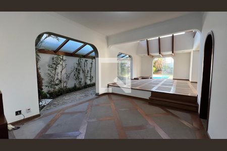 Casa à venda com 929m², 4 quartos e 4 vagas Casa à venda com 929m², 4 quartos e 4 vagasSala