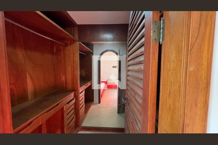 Casa à venda com 929m², 4 quartos e 4 vagas Casa à venda com 929m², 4 quartos e 4 vagasCloset do quarto 2