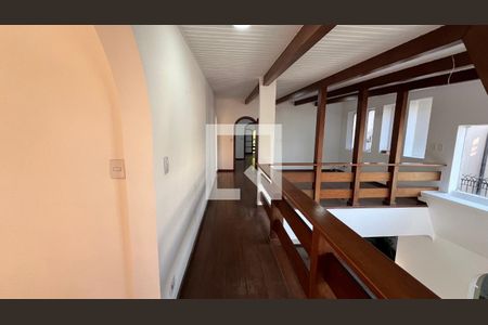 Casa à venda com 929m², 4 quartos e 4 vagas Casa à venda com 929m², 4 quartos e 4 vagasCorredor superior