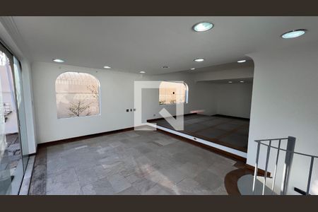 Casa à venda com 929m², 4 quartos e 4 vagas Casa à venda com 929m², 4 quartos e 4 vagasSala