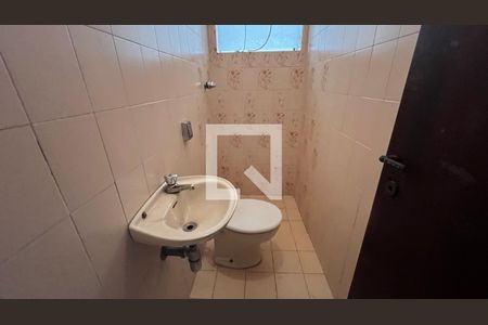 Casa à venda com 929m², 4 quartos e 4 vagas Casa à venda com 929m², 4 quartos e 4 vagasBanheiro de serviço