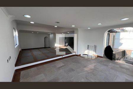 Casa à venda com 929m², 4 quartos e 4 vagas Casa à venda com 929m², 4 quartos e 4 vagasSala