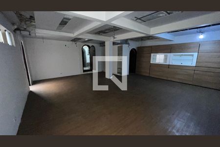 Casa à venda com 929m², 4 quartos e 4 vagas Casa à venda com 929m², 4 quartos e 4 vagasSalão de festa