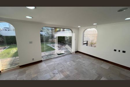 Casa à venda com 929m², 4 quartos e 4 vagas Casa à venda com 929m², 4 quartos e 4 vagasSala