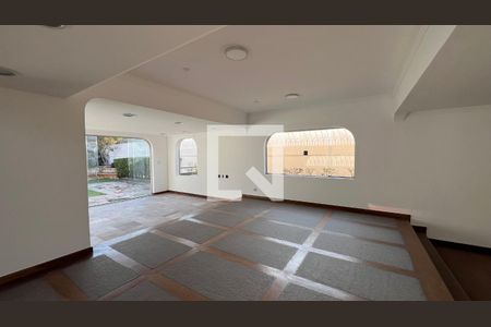 Casa à venda com 929m², 4 quartos e 4 vagas Casa à venda com 929m², 4 quartos e 4 vagasSala