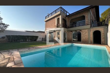 Casa à venda com 929m², 4 quartos e 4 vagas Casa à venda com 929m², 4 quartos e 4 vagasPiscina